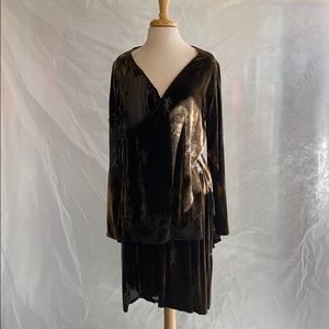 SOLD-Med 2pc velvet top and skirt